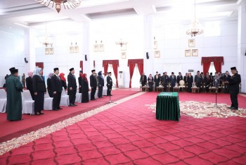Kepala DPMPD Anwar Hadiri Pelantikan 14 Pejabat Administrator dan Pengawas