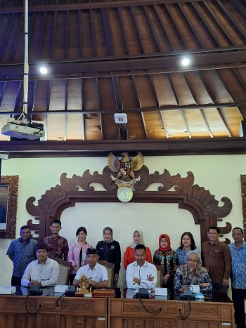 Dampingi Komisi I ke Bali, Bu Ros Intip Produk Hukum Adat